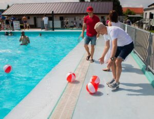 Snímka z otvorenia vlaňajšej letnej sezóny na mestskom kúpalisku.