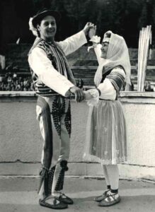 Gertrúda Scholtzová počas svojich začiatkov vo Folklórnom súbore Magura.